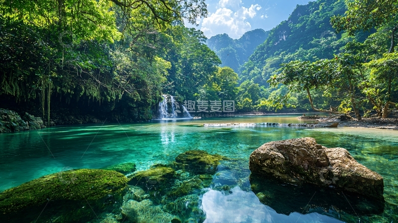 高清大图下载【趣麦麦图】翠绿山谷清澈溪流