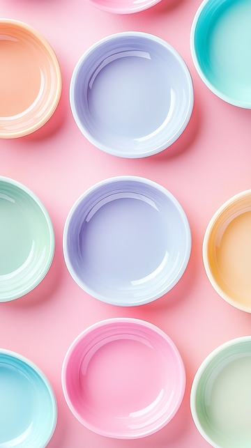 粉色背景下彩色小碗