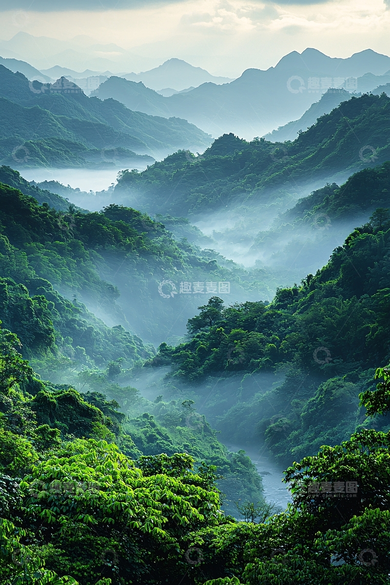 高清大图下载【趣麦麦图】雾气缭绕的山峦景色