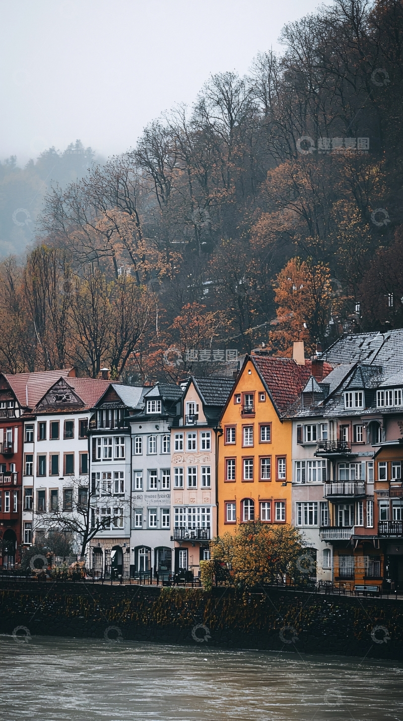 高清大图下载【趣麦麦图】雾气朦胧的山间小镇