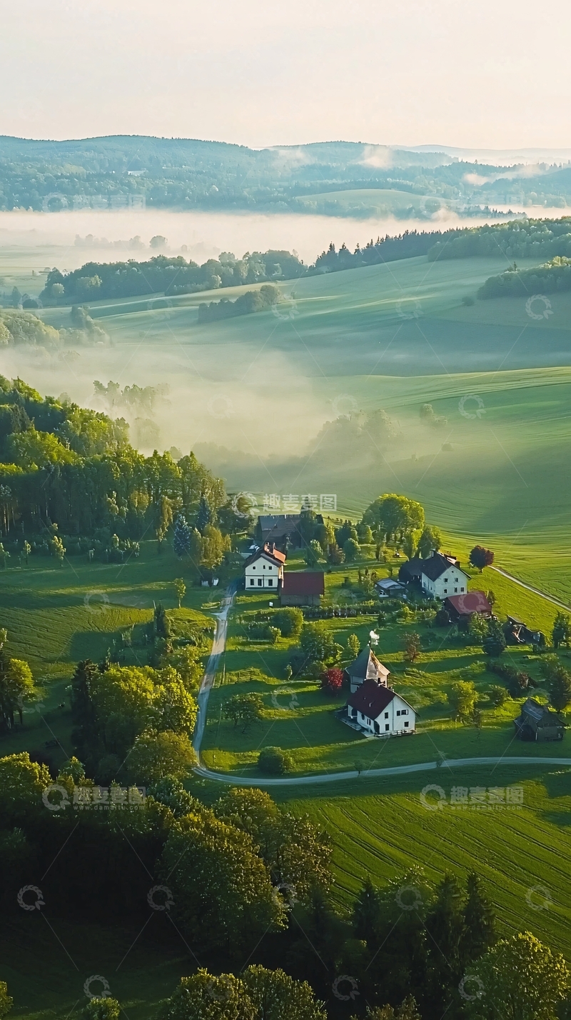 高清大图下载【趣麦麦图】清晨乡间雾气笼罩