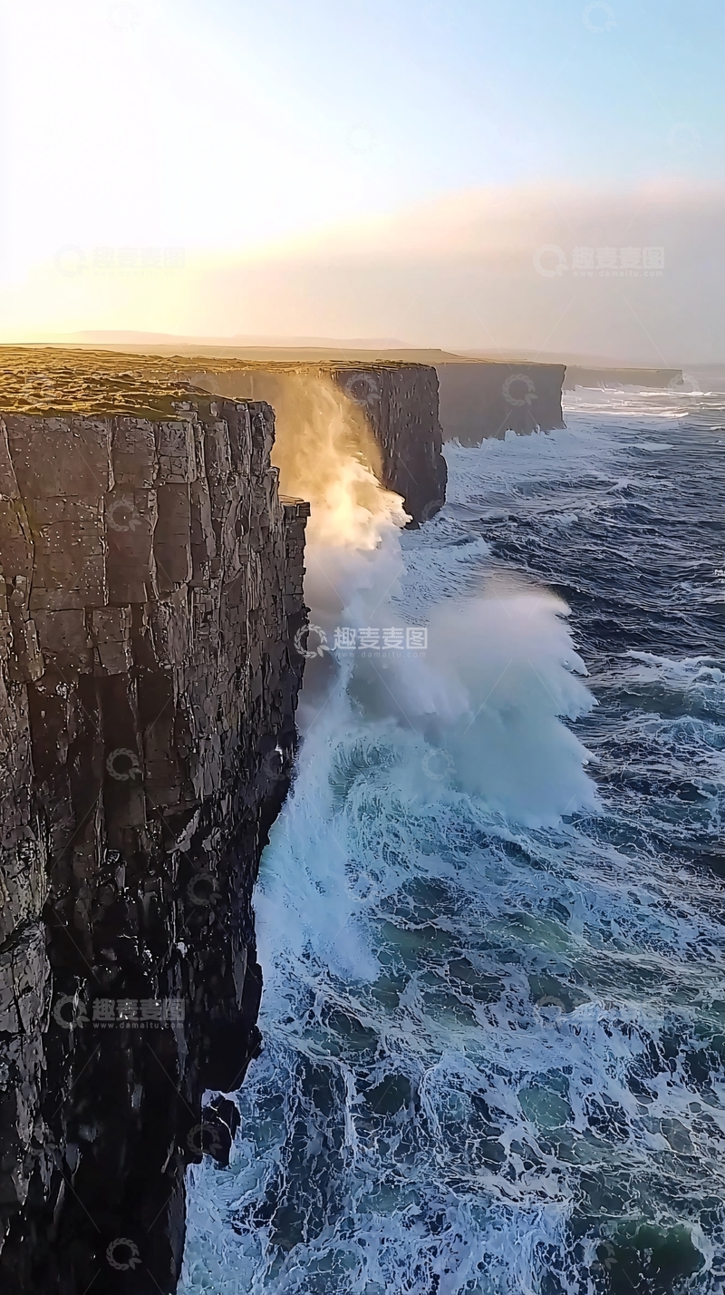 高清大图下载【趣麦麦图】海浪拍打悬崖峭壁