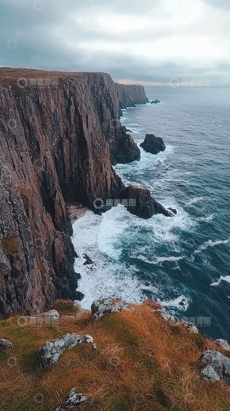 高清大图下载【趣麦麦图】陡峭悬崖与汹涌海浪