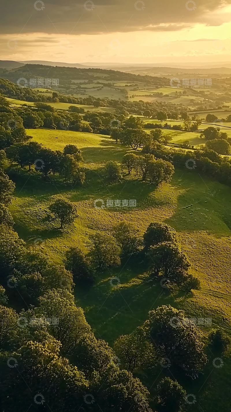 高清大图下载【趣麦麦图】夕阳下的绿色丘陵田园风光