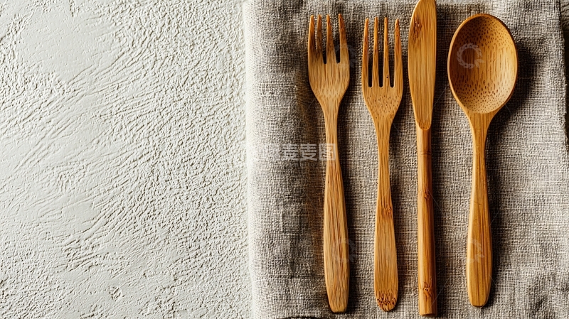 高清大图下载【趣麦麦图】木质餐具放在亚麻布上