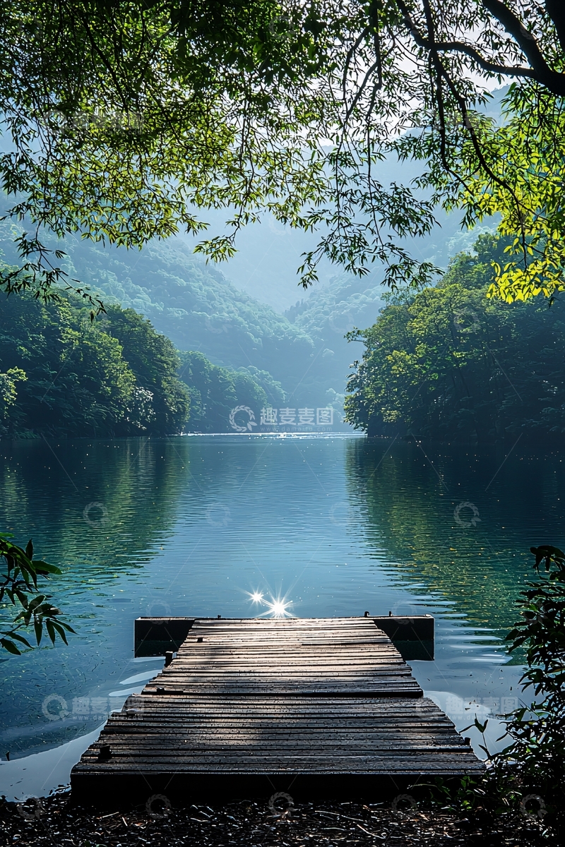 高清大图下载【趣麦麦图】宁静湖畔的木栈道