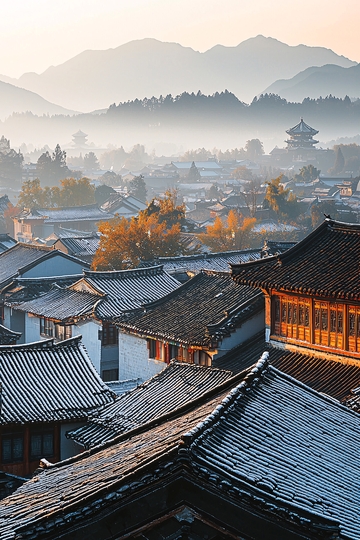 古城屋顶连绵起伏远山朦胧