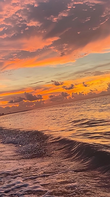 海边日落晚霞景色