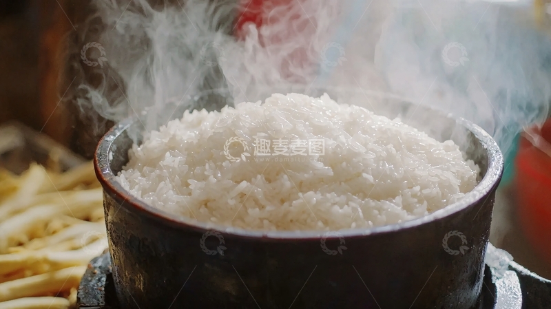 高清大图下载【趣麦麦图】热气腾腾的大锅米饭