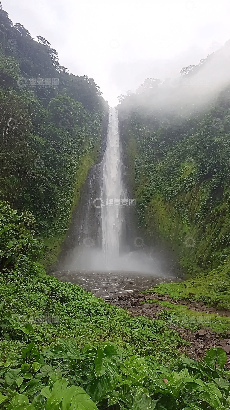 高清大图下载【趣麦麦图】高耸瀑布