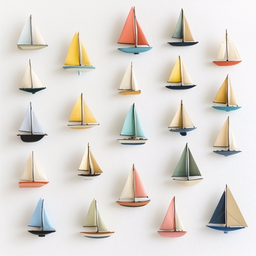 白色背景上排列的彩色小帆船
