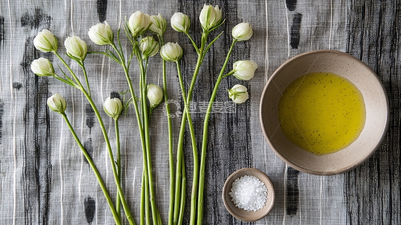 高清大图下载【趣麦麦图】白色花苞与油碗盐碗