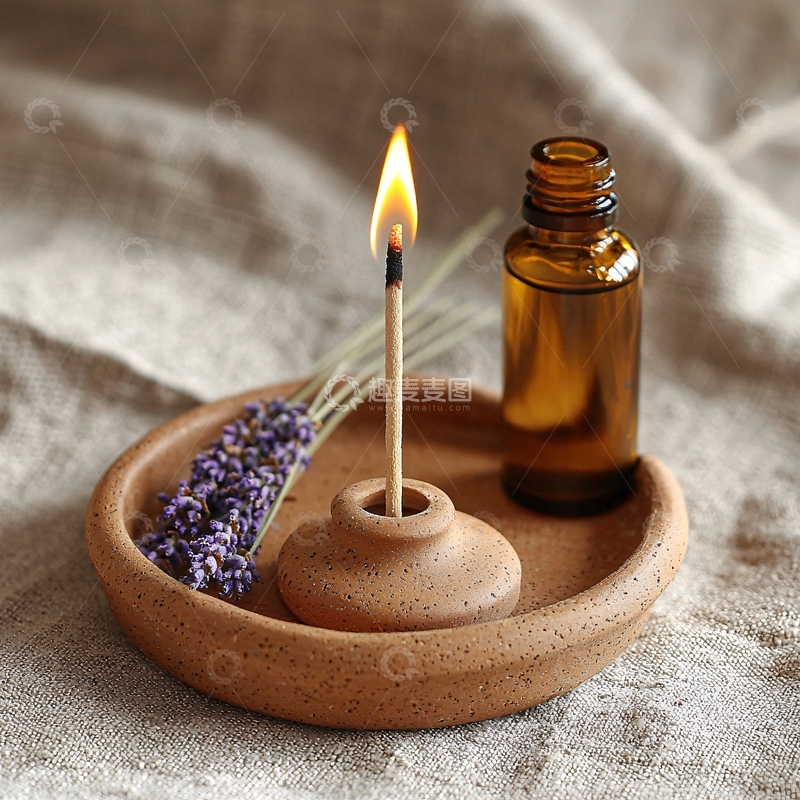 高清大图下载【趣麦麦图】静谧的薰衣草精油