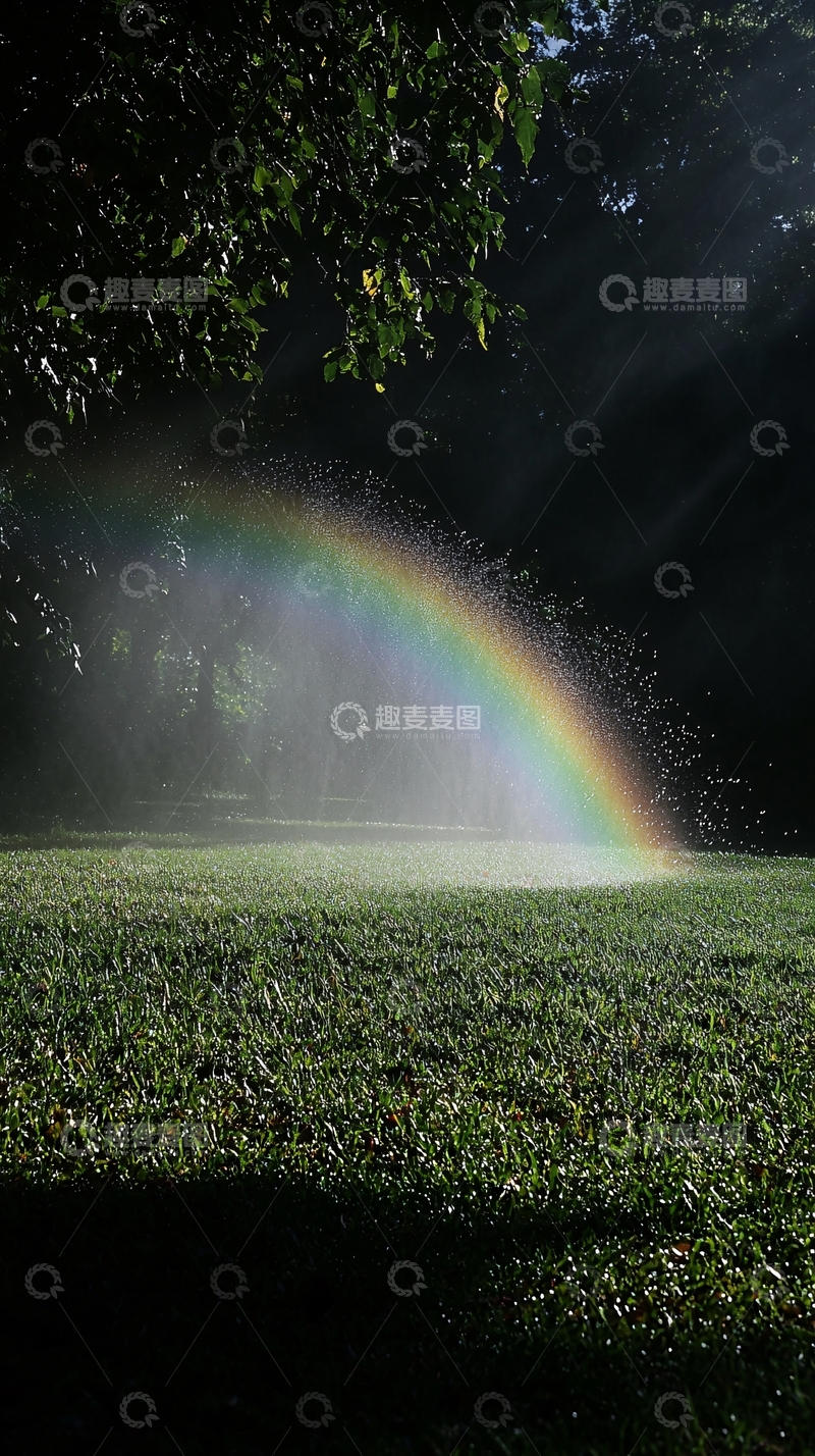 高清大图下载【趣麦麦图】彩虹喷灌