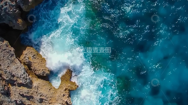 高清大图下载【趣麦麦图】海浪拍打岩石海岸