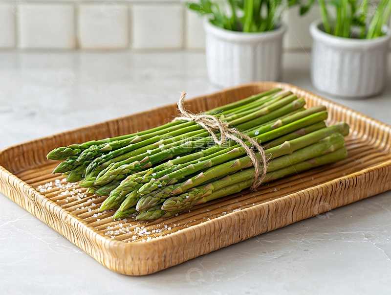 高清大图下载【趣麦麦图】新鲜芦笋与木制托盘