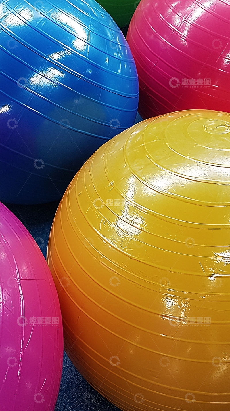 高清大图下载【趣麦麦图】彩色健身球特写