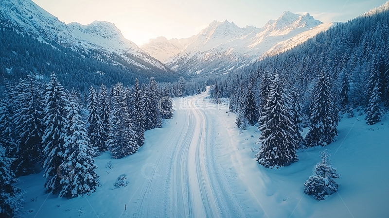 高清大图下载【趣麦麦图】雪山森林的宁静冬日