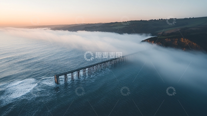高清大图下载【趣麦麦图】海边大桥雾气朦胧