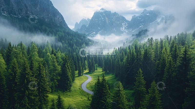 高清大图下载【趣麦麦图】蜿蜒山路穿过森林