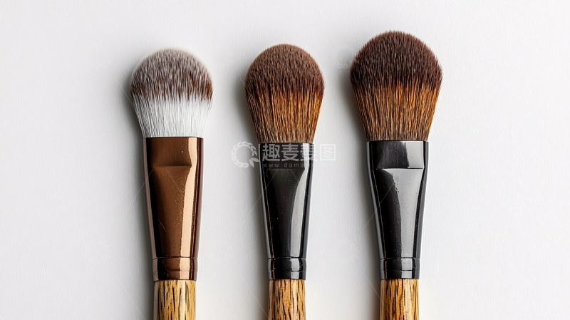 高清大图下载【趣麦麦图】化妆刷三件套特写