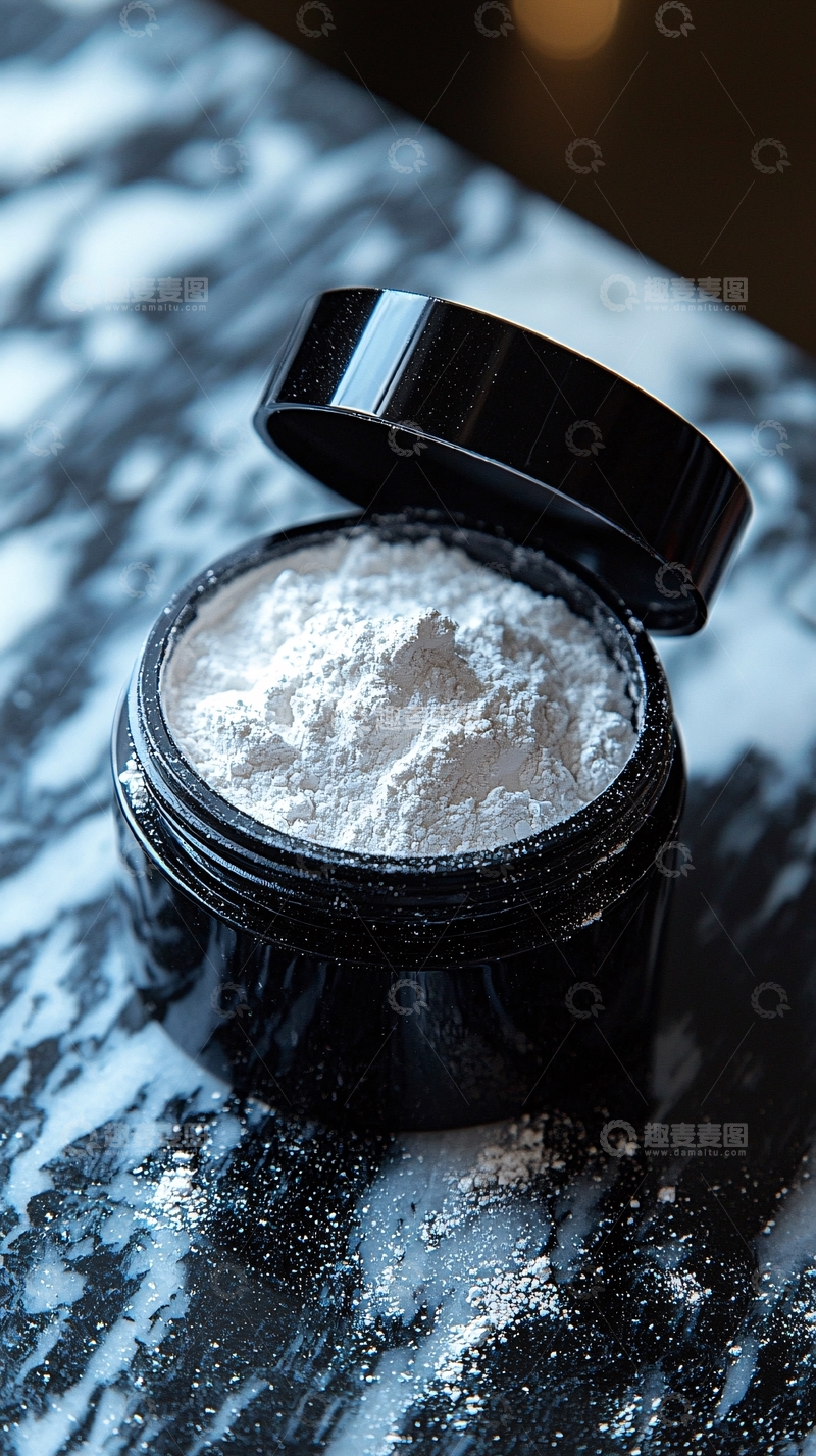 高清大图下载【趣麦麦图】黑色瓶子里的白色粉末