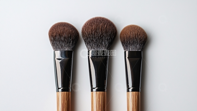 高清大图下载【趣麦麦图】三支化妆刷特写