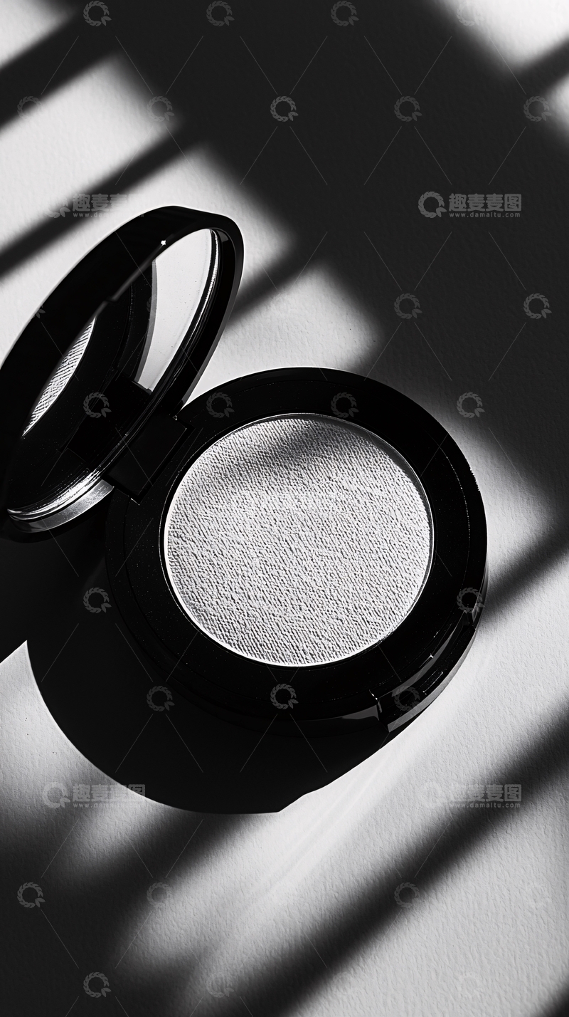 高清大图下载【趣麦麦图】黑色圆形化妆盒