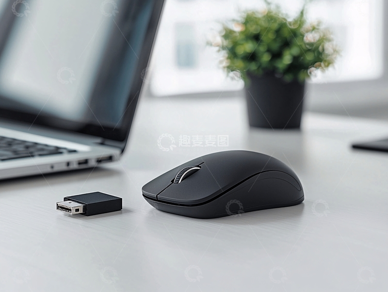 高清大图下载【趣麦麦图】办公桌上的黑色无线鼠标