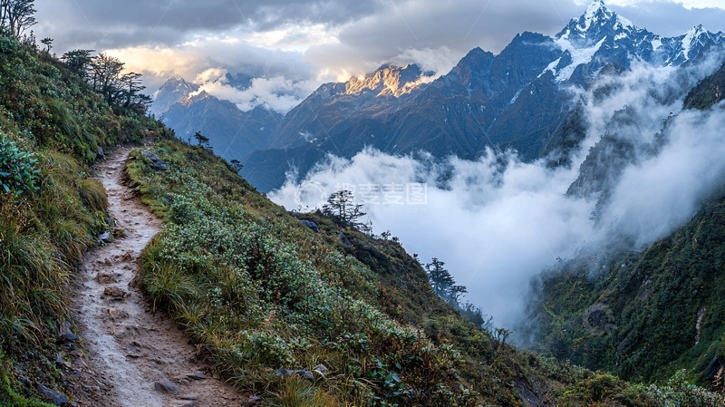 高清大图下载【趣麦麦图】山间小路云雾缭绕