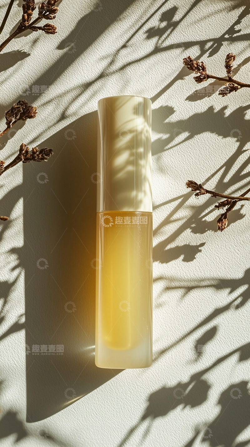 高清大图下载【趣麦麦图】光影下的美容油瓶