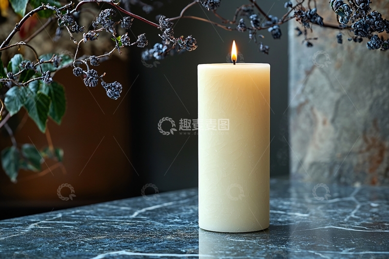 高清大图下载【趣麦麦图】燃烧的米黄色圆柱形蜡烛