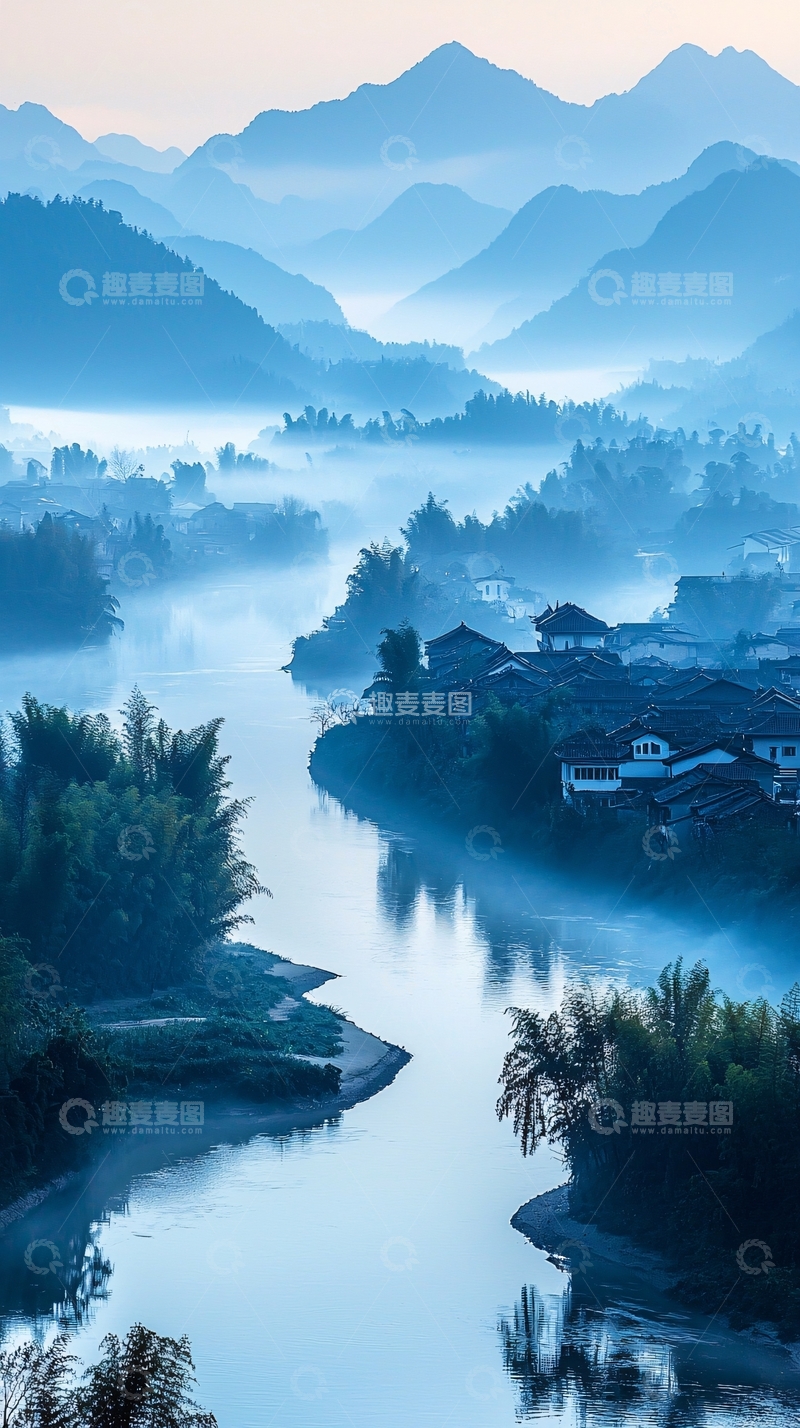 高清大图下载【趣麦麦图】蓝雾缭绕的山水田园