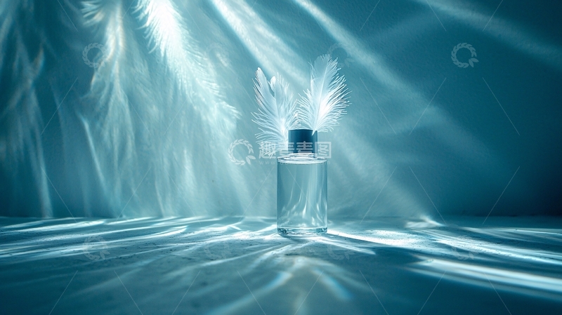 高清大图下载【趣麦麦图】光影下的透明瓶子