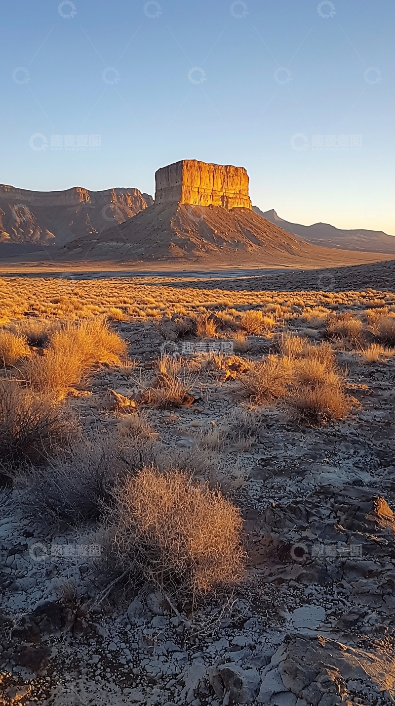 高清大图下载【趣麦麦图】黄昏沙漠岩石山峰
