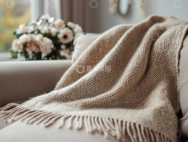 高清大图下载【趣麦麦图】米色沙发上的针织毛毯