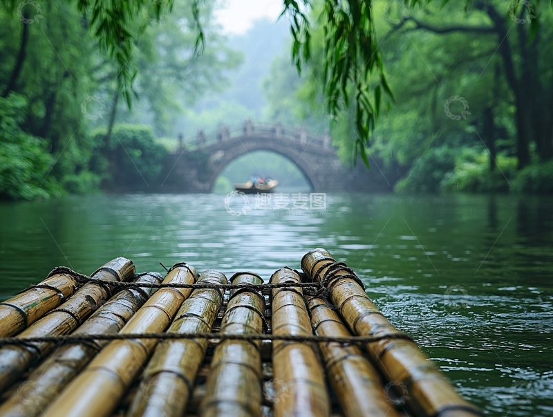 高清大图下载【趣麦麦图】翠绿山水间的石桥与小船