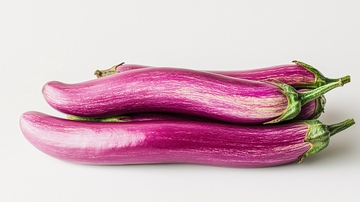 三根紫色长茄子