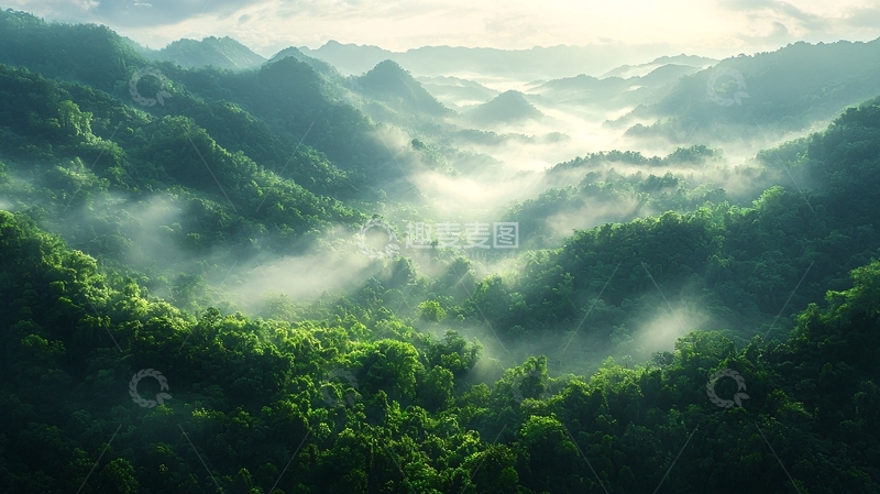 高清大图下载【趣麦麦图】雾气缭绕的山峦