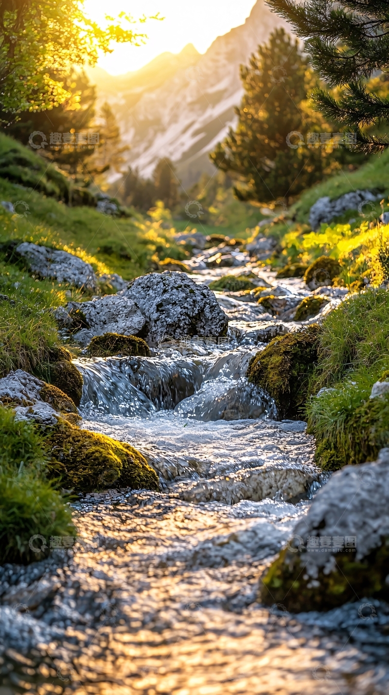高清大图下载【趣麦麦图】阳光下的山间溪流