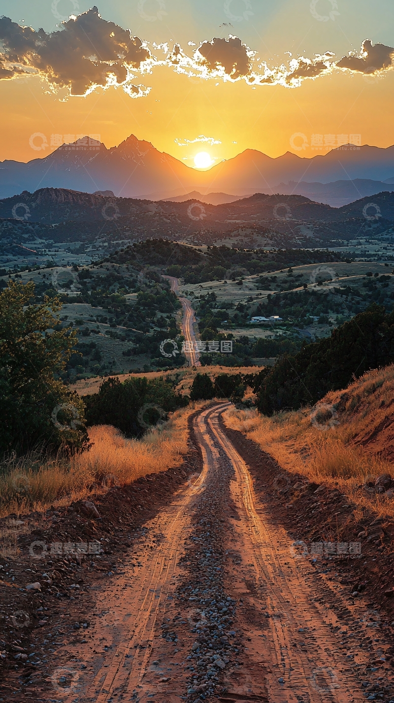 高清大图下载【趣麦麦图】落日余晖下的蜿蜒土路