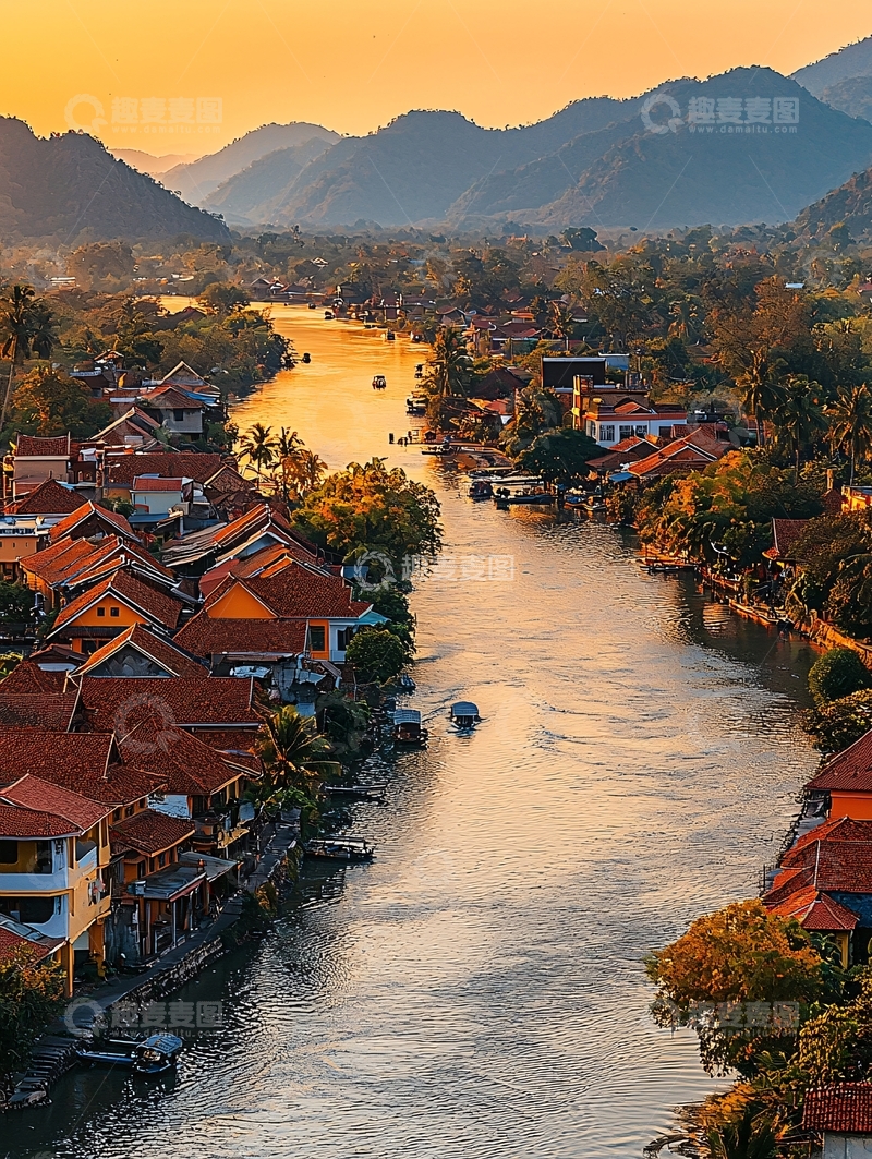 高清大图下载【趣麦麦图】夕阳下蜿蜒河流旁的村庄