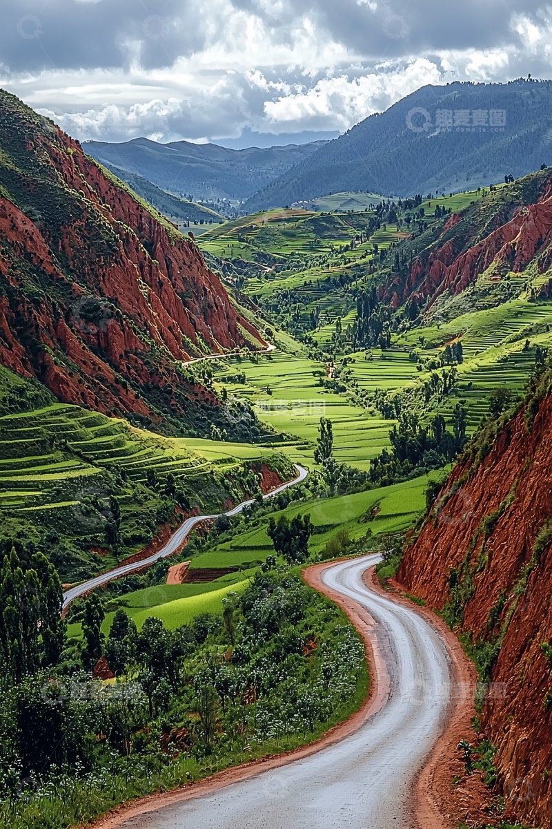 高清大图下载【趣麦麦图】红土高原蜿蜒公路