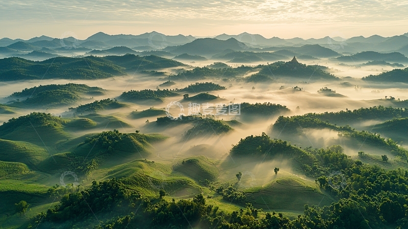高清大图下载【趣麦麦图】雾气弥漫的山峦