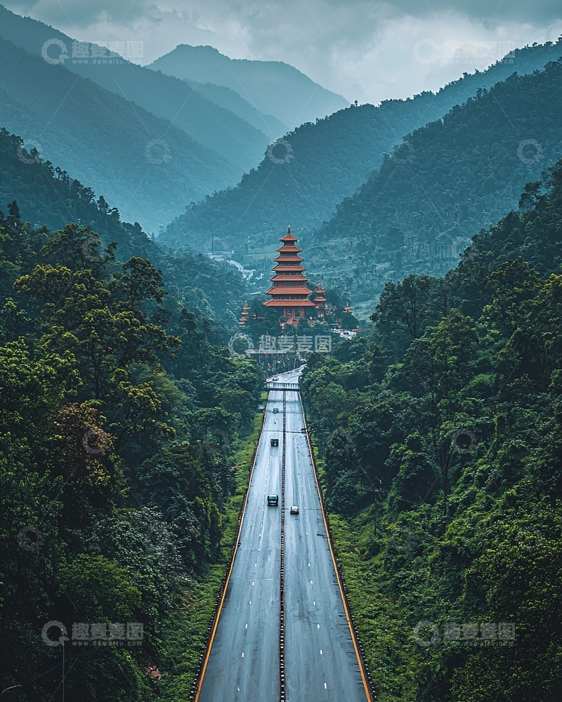 高清大图下载【趣麦麦图】山路上的佛塔