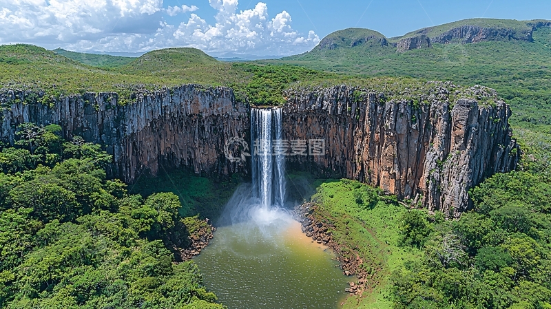 高清大图下载【趣麦麦图】高耸瀑布鸟瞰图