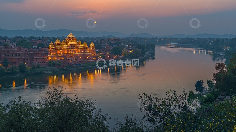 高清大图下载【趣麦麦图】傍晚时分河边金色建筑