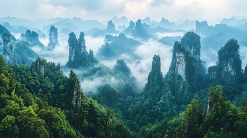 云雾缭绕的喀斯特地貌