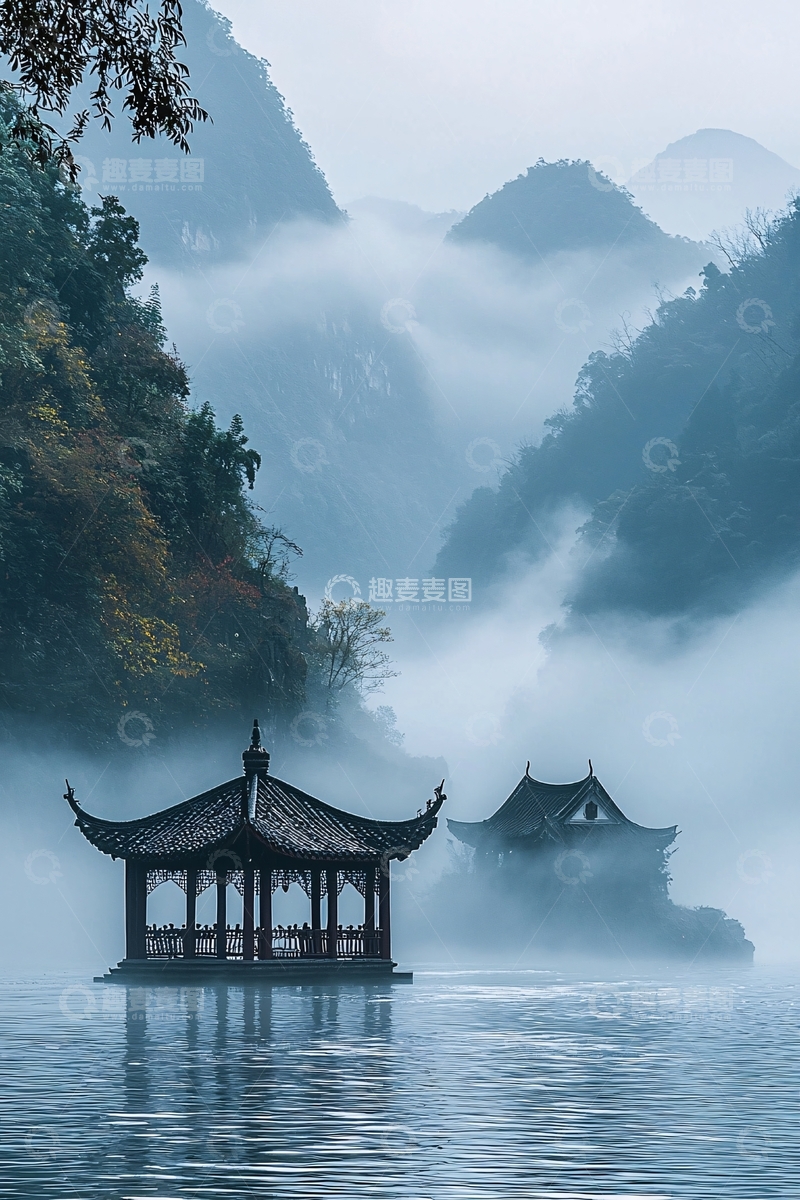 高清大图下载【趣麦麦图】水雾缭绕的山间亭子