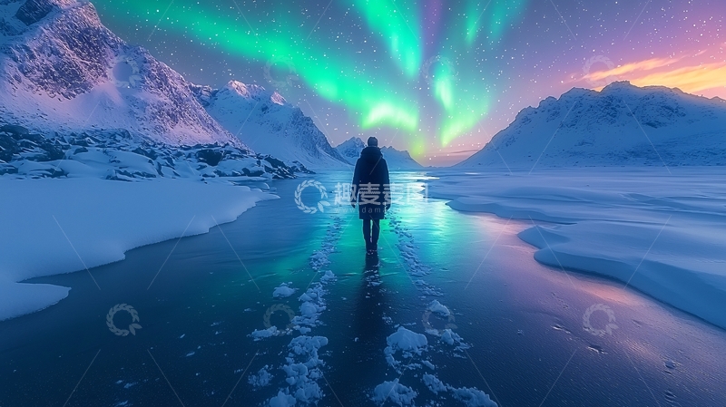 高清大图下载【趣麦麦图】极光下雪山一人影